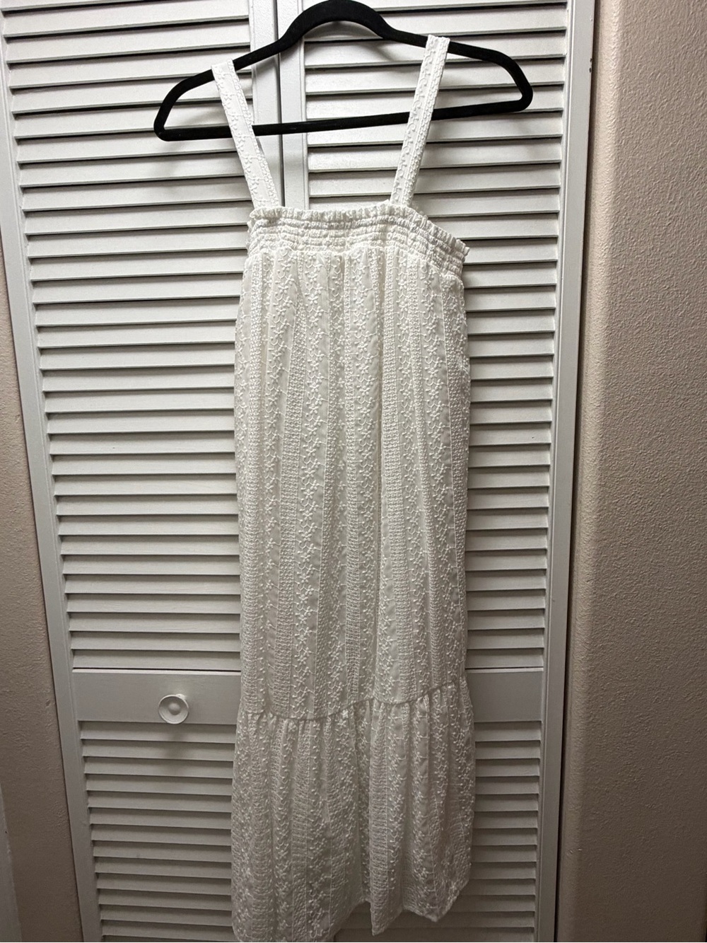 LOFT White Eyelet Smocked Maxi Dress size medium petite